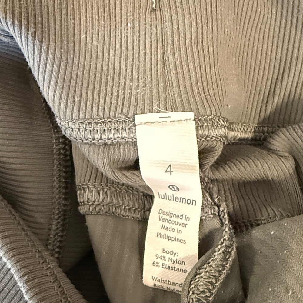 Green Lululemon Capri Drawstring Pants Size 4 - Picture 4 of 4